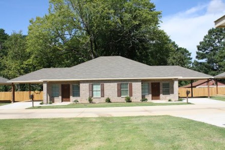 The Oaks Independent Apartments Texarkana, TX