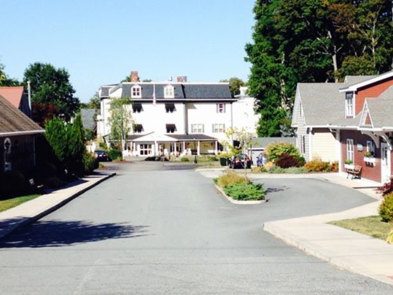 Chestnut Cottage and Carriage House at The Elms