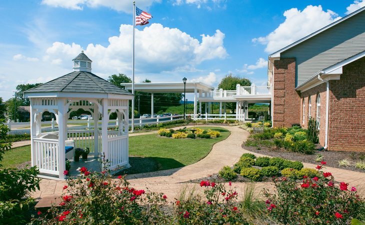 Commonwealth Senior Living at Christiansburg - 8 Photos