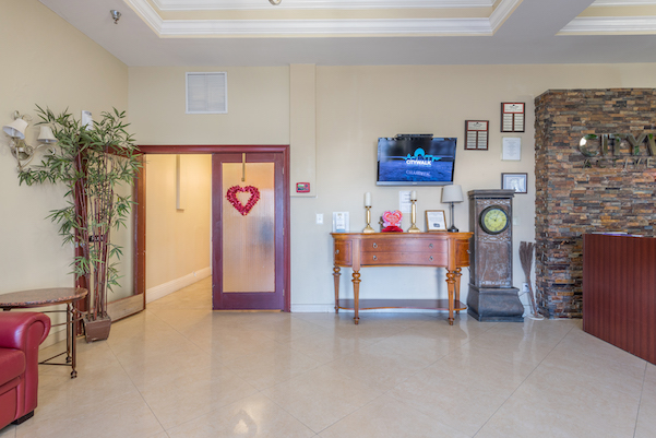 Colonial Assisted Living at West Palm Beach image