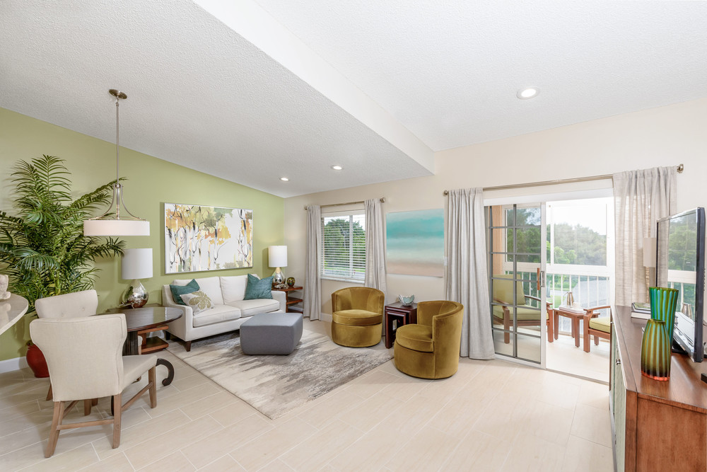 Vi at Lakeside Village 