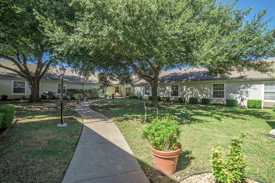 Ennis Pointe Senior Living