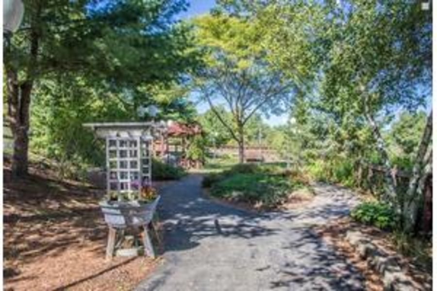 Pearl and Everett Gilmour Health Care Facility