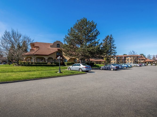 Holiday Redwood Retirement Residence Napa, CA