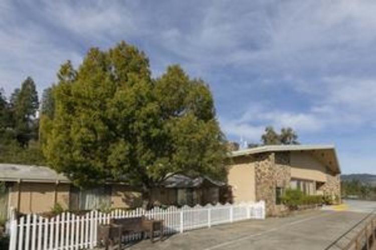 Cloverdale Healthcare Center Cloverdale, CA