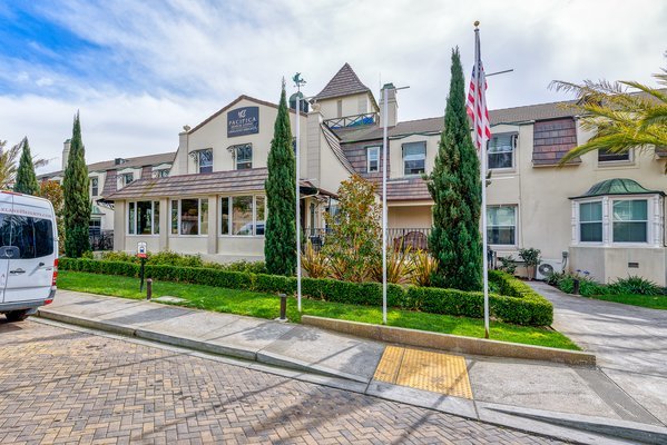 Pacifica Senior Living Oakland Heights