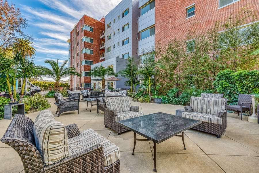 Hollywood Hills Senior Living