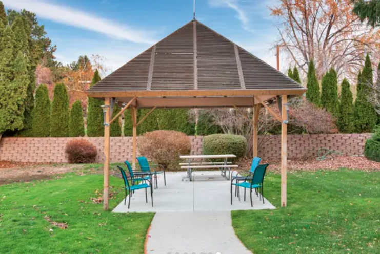 East Wenatchee Senior Living