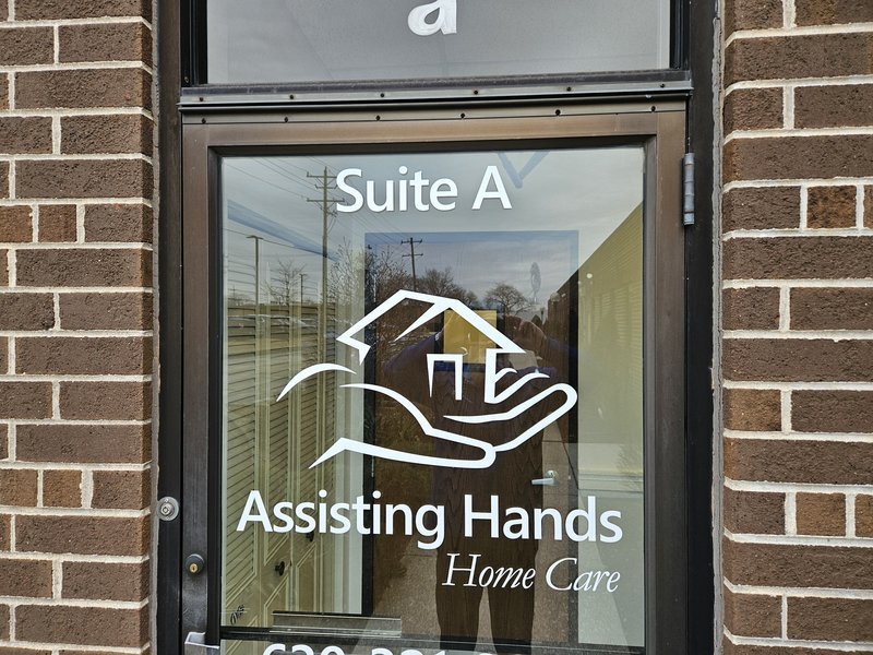 Assisting Hands Home Care Serving Naperville, Wheaton, Lisle, Glen Ellyn & the Surrounding Areas